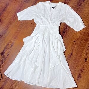 🌹 Chablis 🌹 Elegant 80s White Vintage Women's Dress w/ Floral Embroidery Waist